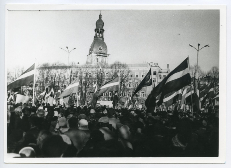 Tautas manifestācija Daugavas krastmalā Rīgā “Par neatkarīgu Latvijā”