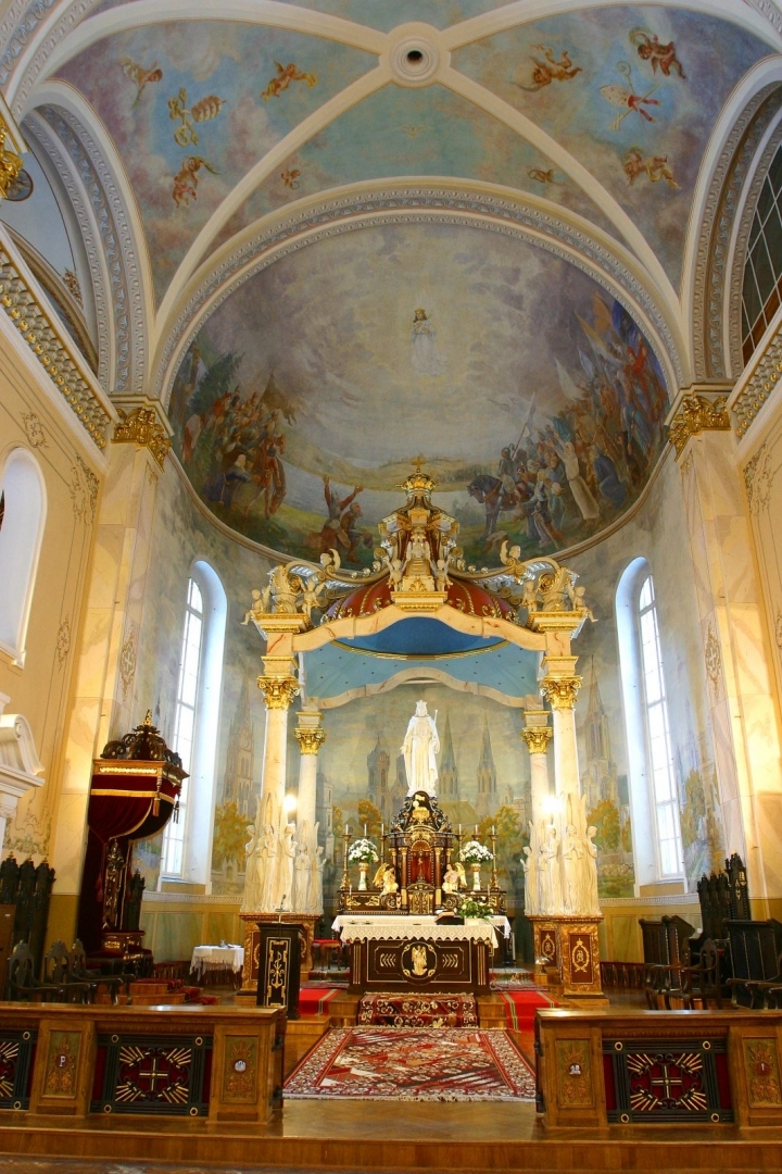 Kristus Karaļa katedrāles Panevēžā centrālā daļa