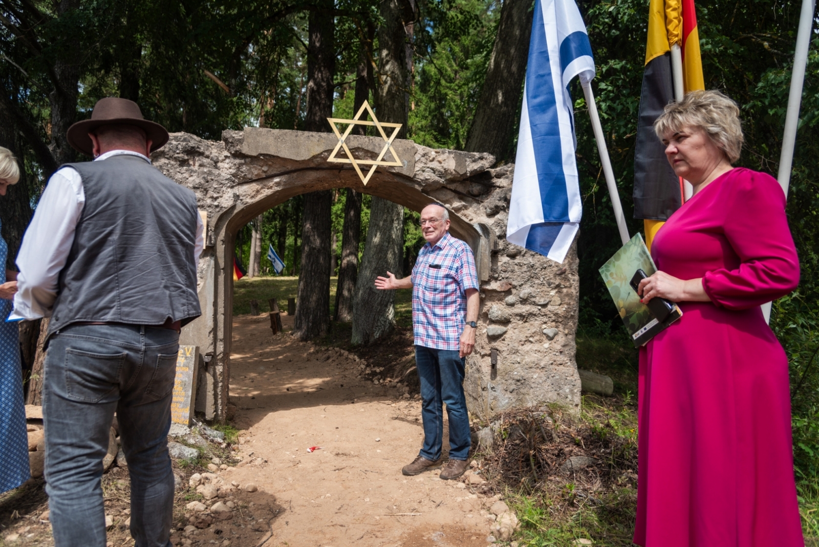 	Preiļu novadā aizvadīta starptautiska nometne, kuras ietvaros sakopta Riebiņu ebreju kapsēta