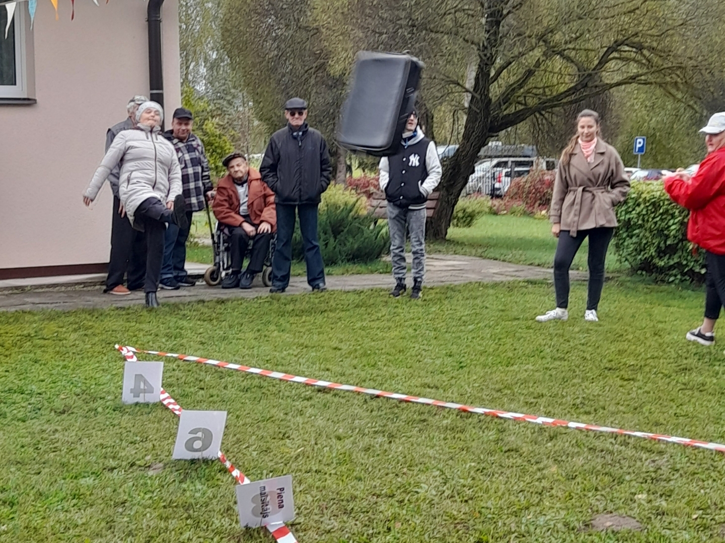 •	Biedrība “Sabiedriskais centrs “Līči”” realizē iniciatīvu “Atkalredzēšanās prieks” 