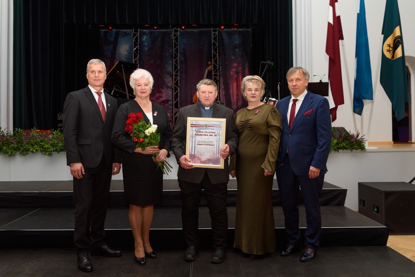 Latvijas Republikas Proklamēšanas 106. gadadienas svinībās godināti pašvaldības apbalvojumu saņēmēji