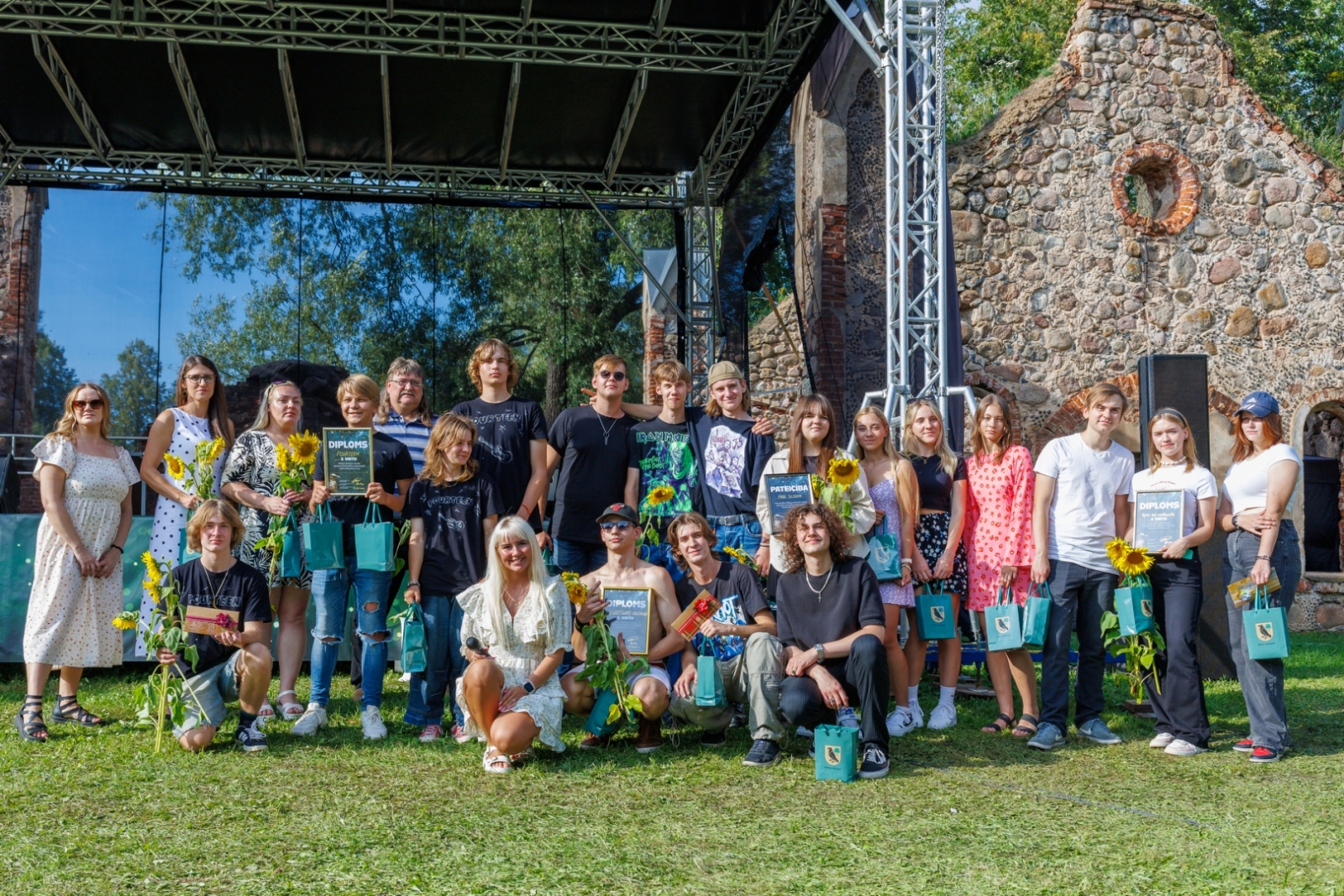 Preiļu novada jauno mūzikas grupu un solistu konkursu “Zelta krauklis”