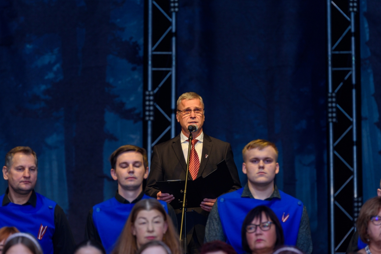 Latvijas Republikas Proklamēšanas 106. gadadienas svinībās godināti pašvaldības apbalvojumu saņēmēji