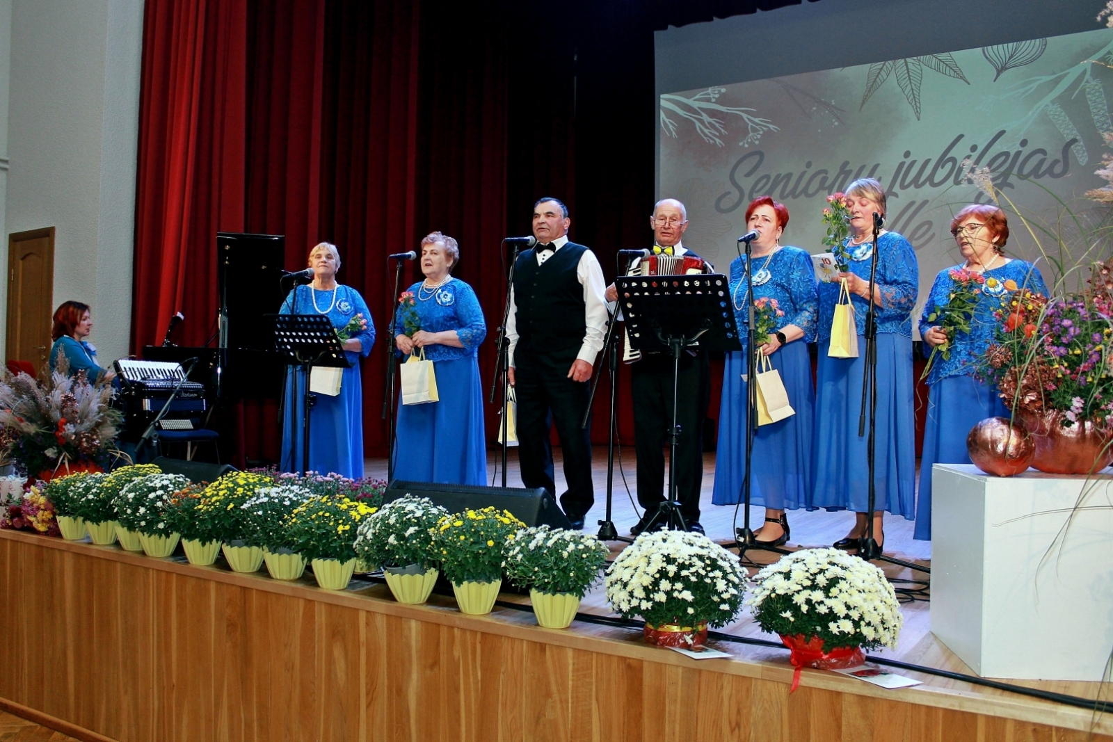 Grandioza jubilejas balle Riebiņos pulcē draugus no visas Latvijas