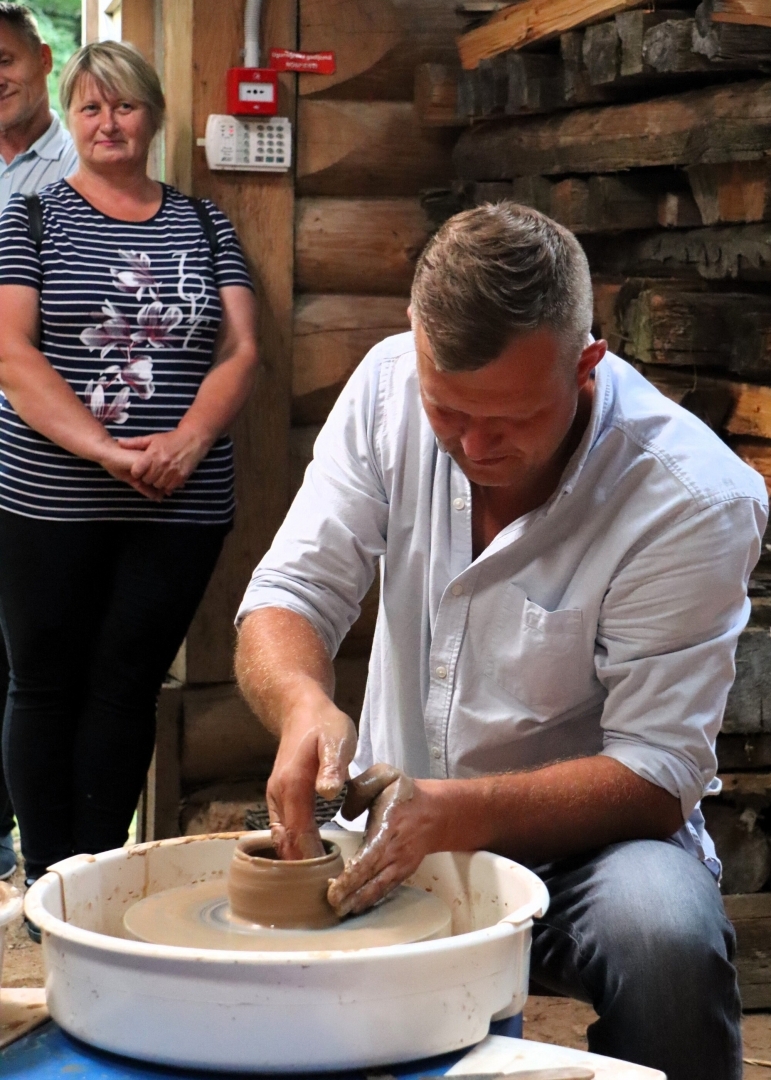 Jasmuižā aizvadīti Latgales tradicionālo amatu svētki