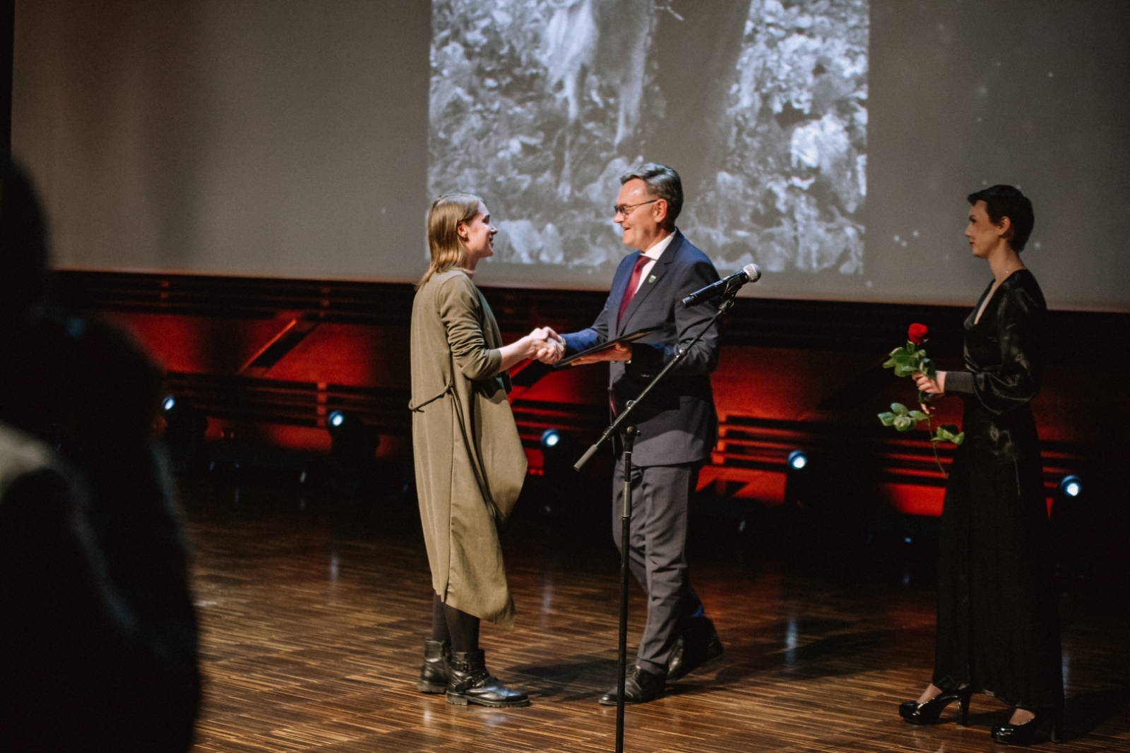 Latgales vēstniecībā GORS aizvadīta godalgas “Jāņa Gleizda balva fotogrāfijā 2024” pasniegšanas ceremonija