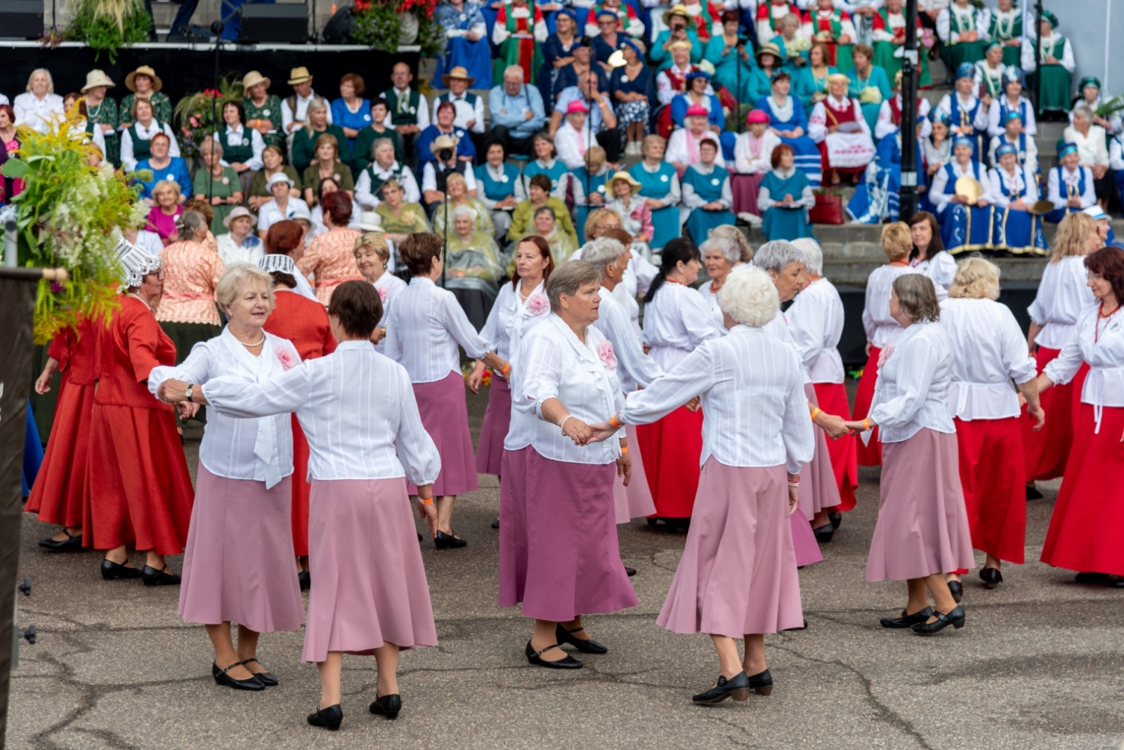 XIX Latgales novada senioru dziesmu un deju svētku festivāls “Ūgu maize”