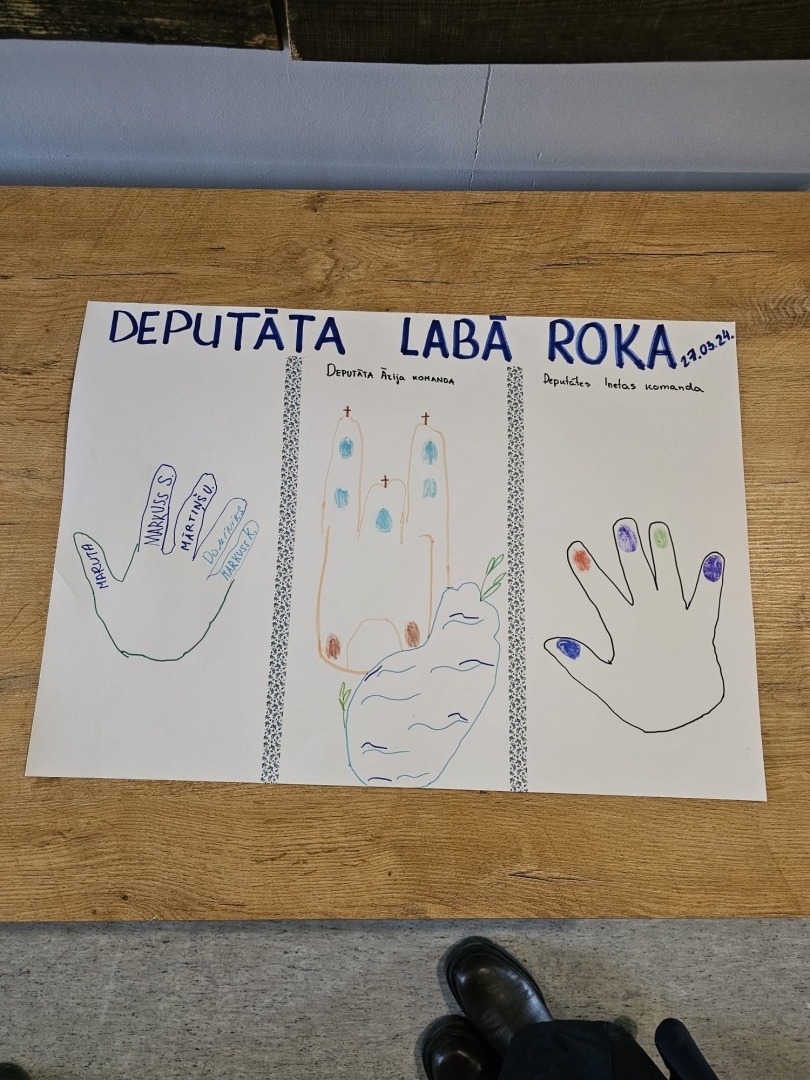 Deputāti un jaunieši tikās pasākumā “Deputāta labā roka”