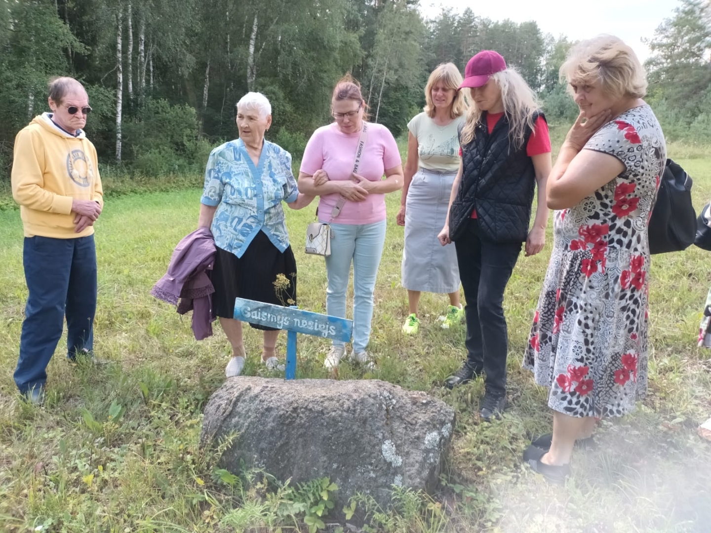 Sociālās aprūpes centra “Aglona” iemītnieki un darbinieki dodas atmiņu pārgājienā