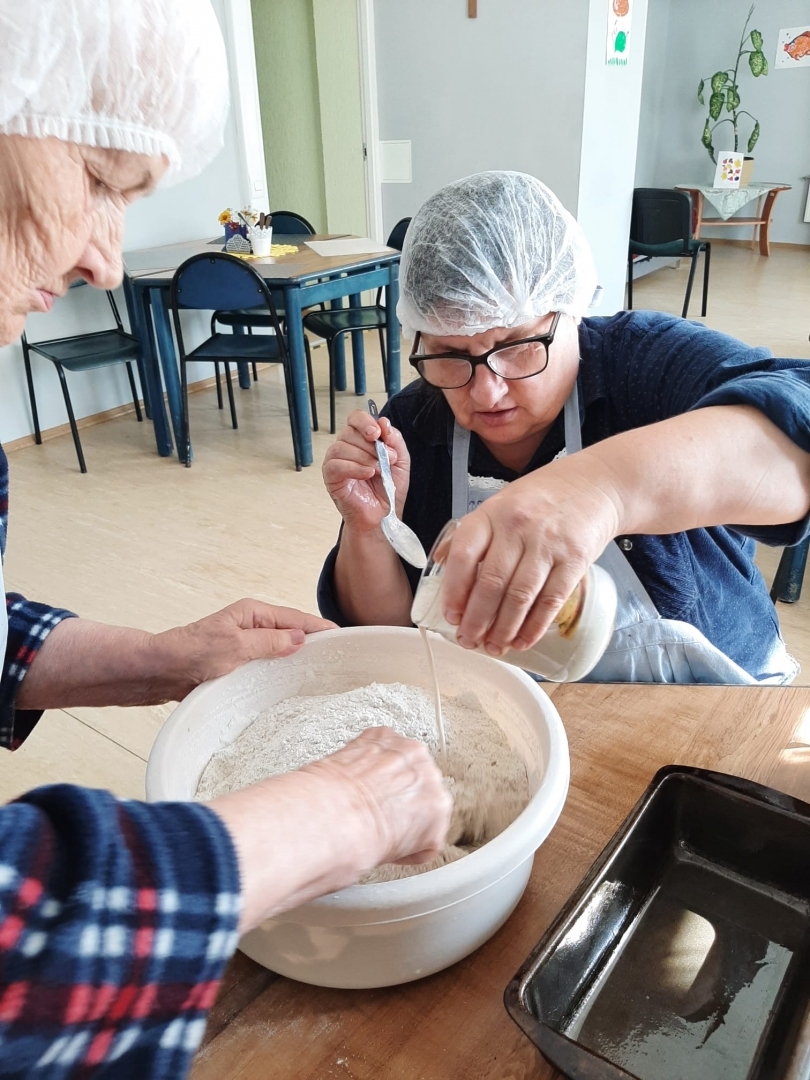 Sociālās aprūpes centra "Aglona" iemītnieki godina maizes cepšanas tradīcijas