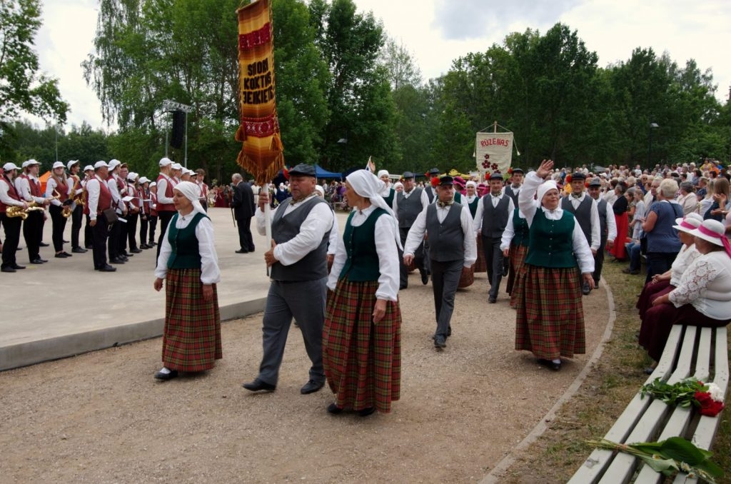 latgales-novada-17-senioru-dziesmu-un-deju-festivals-050-1024x678.jpg