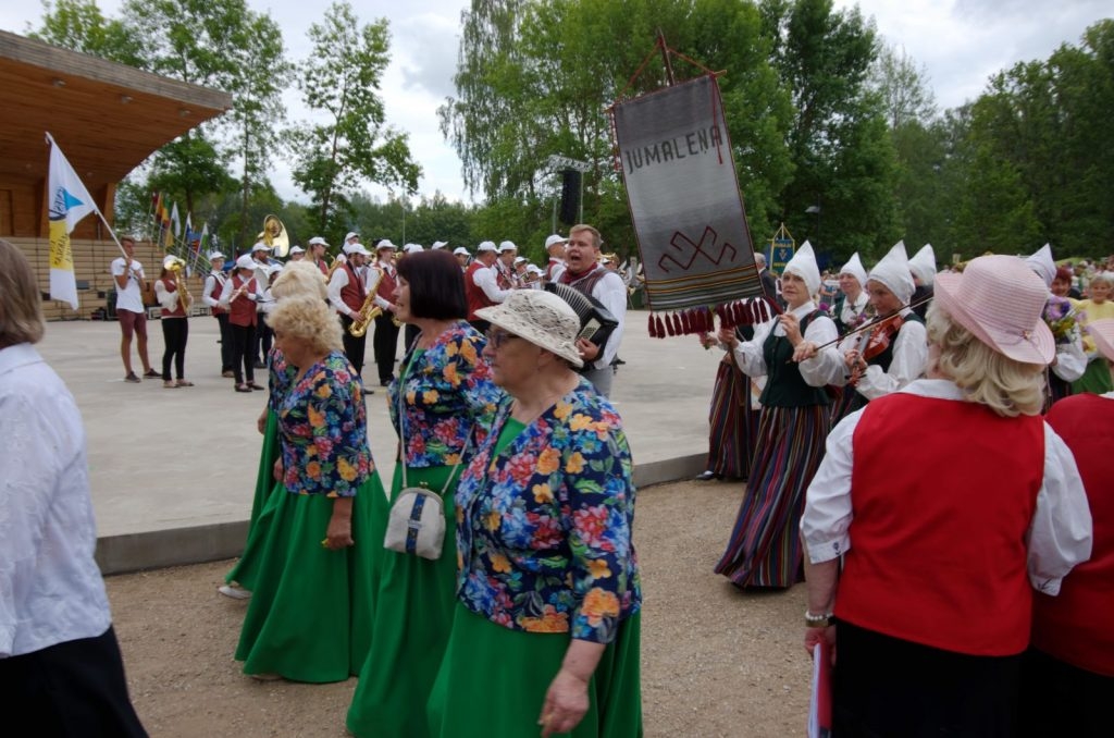 latgales-novada-17-senioru-dziesmu-un-deju-festivals-059-1024x678.jpg