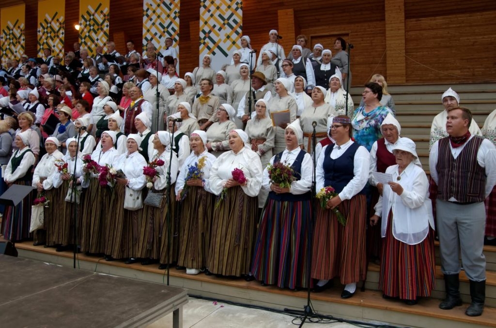 latgales-novada-17-senioru-dziesmu-un-deju-festivals-139-1024x678.jpg
